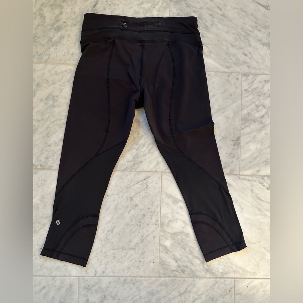Lululemon cropped black leggings size 6